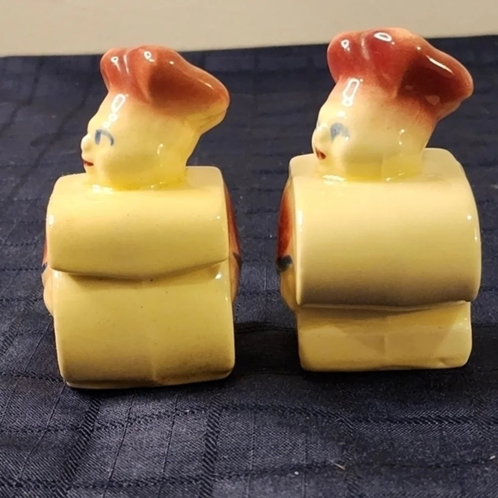 Vintage Shawnee Ceramic S‎ & P Letters Salt and Pepper Shakers